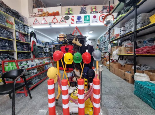 فروشگاه لوازم ایمنی و لباس کار آمل