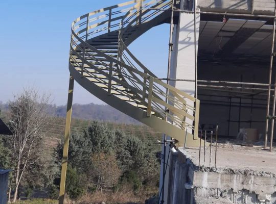 پله گردان و درب فلزی بابل