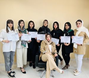 اموزش رنگ مو اردبیل