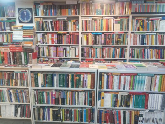 کتابفروشی میدان انقلاب تهران کتابسرای بزرگ هوشمند