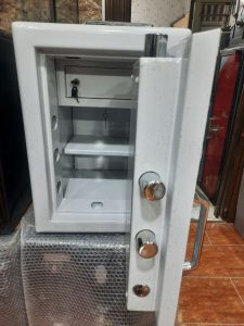 گاوصندوق گنجبان مدل250kارتفاع ۶۰
عرض۴۵
عمق۴۰
وزن۱۷۰