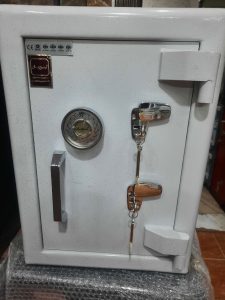 گاوصندوق کاوه مدل 550krارتفاع ۸۰
عرض۶۰
عمق۶۰
وزن۳۸۰