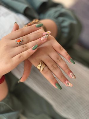 بهترین سالن زیبایی زنانه در پارس آباد ارایشگاه گلدن